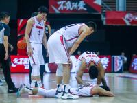 LOL直播-包含猛龙大将受伤下场，队友接力拯救比赛的词条