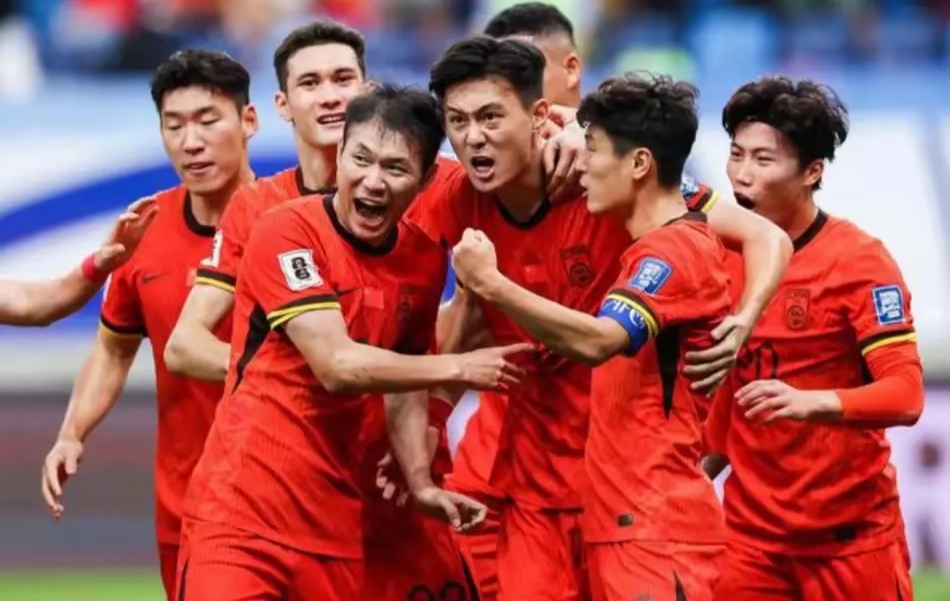 亚洲足球盛事持续进行,激烈对抗令球迷热血澎湃 亚洲足球盛事持续进行,激烈对抗令球迷热血澎湃