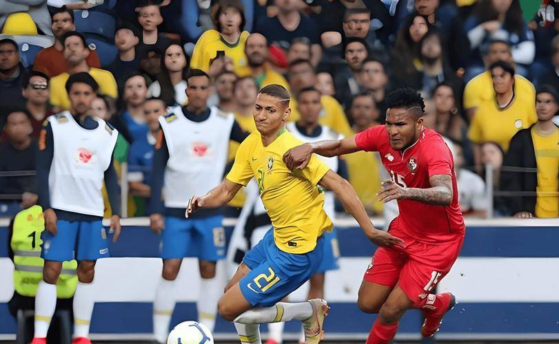 南美足球赛事中大胜而归的球队喜笑颜开的简单介绍