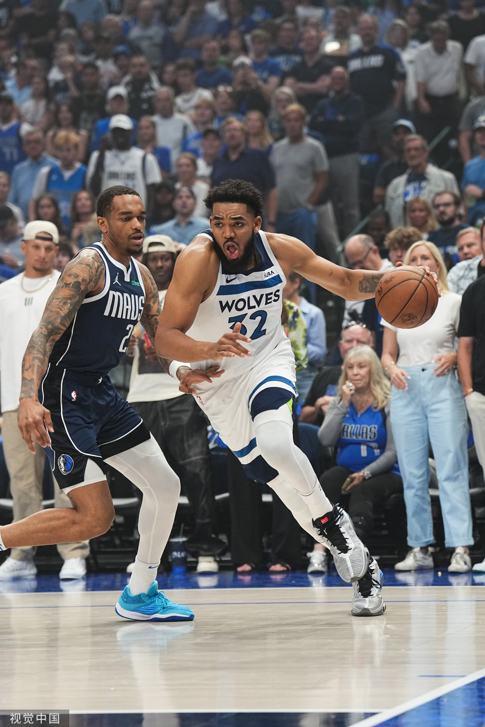 快船内线险胜,哈雷尔突破诺维茨基再下关键一球 快船内线险胜,哈雷尔突破诺维茨基再下关键一球