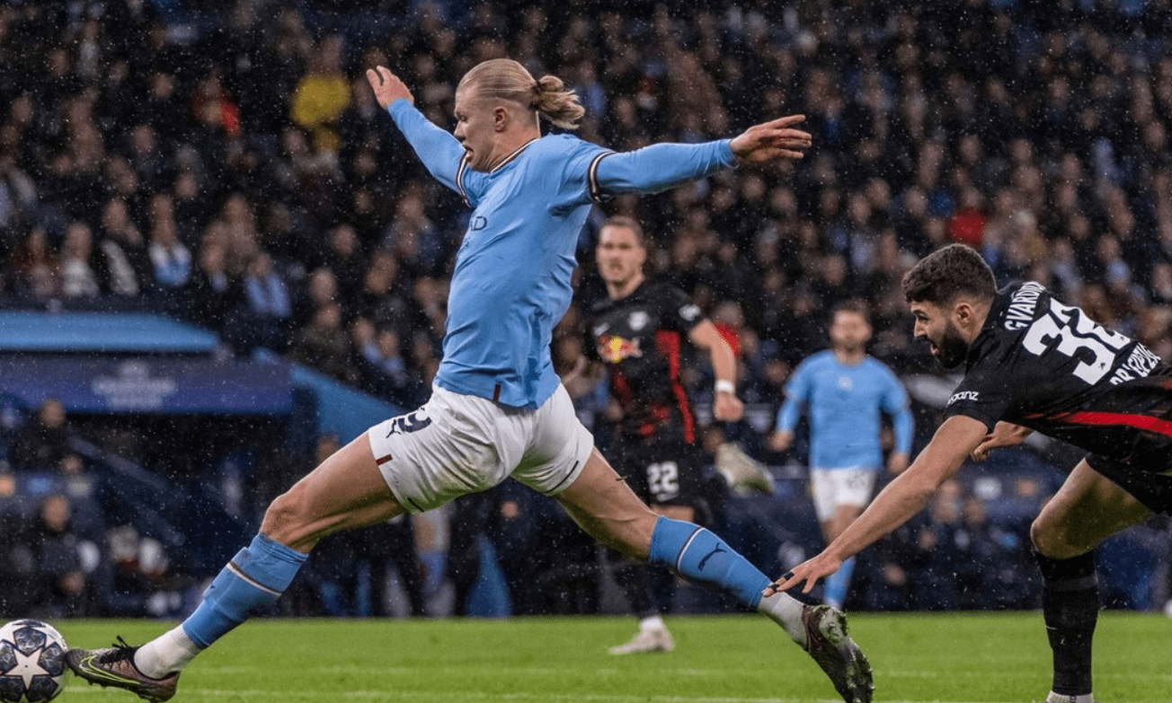 曼城稳步前进,曼城球迷露出笑容 曼城稳步前进,曼城球迷露出笑容