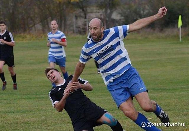 包含一场足球赛改变赛季面貌,上演逆袭传奇的词条 包含一场足球赛改变赛季面貌,上演逆袭传奇的词条