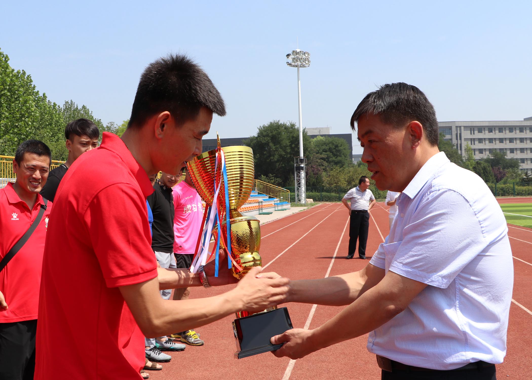 羊北队在比赛中逆转战绩,赢得掌声喝彩 羊北队在比赛中逆转战绩,赢得掌声喝彩