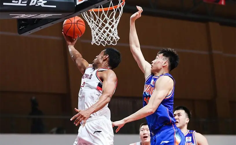 江苏龙狮队紧张备战，欲取胜靠团队合作的简单介绍