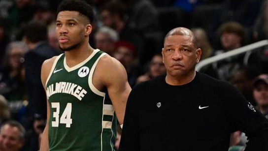 雄鹿客场战胜热火,系列赛交锋-战平,胜者未定的简单介绍 雄鹿客场战胜热火,系列赛交锋-战平,胜者未定的简单介绍