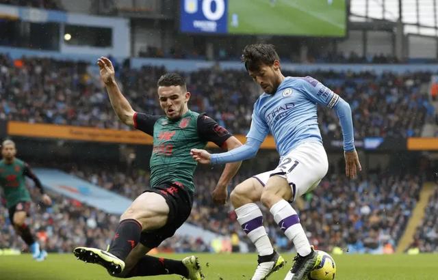 无冕之王再度登顶，赛场霸气十足