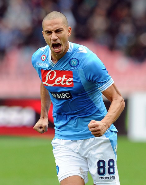 那不勒斯惊险战胜对手，紧咬榜首位置的简单介绍