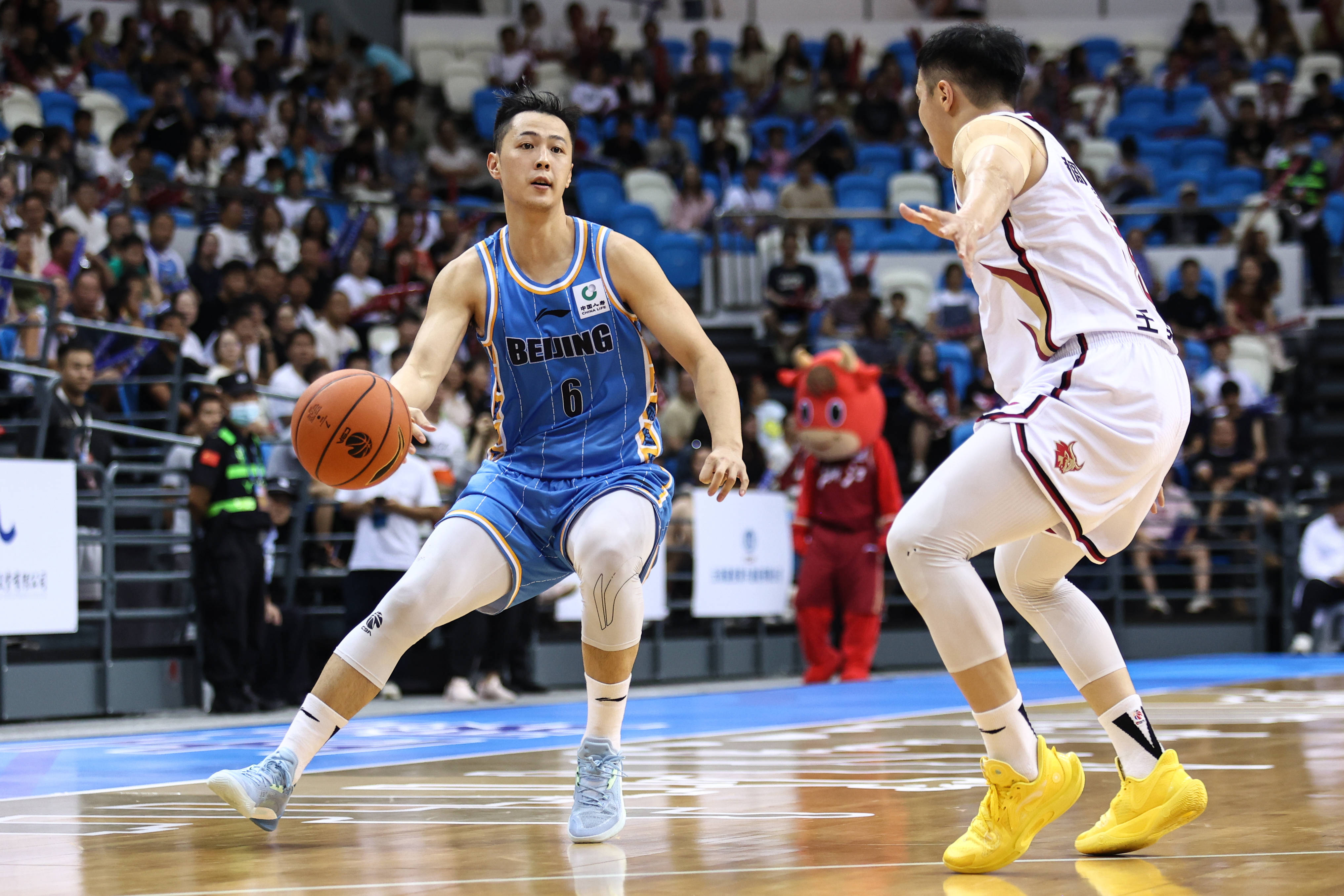 包含一支实力强劲的篮球队伍在男子职业联赛中崭露头角的词条 包含一支实力强劲的篮球队伍在男子职业联赛中崭露头角的词条