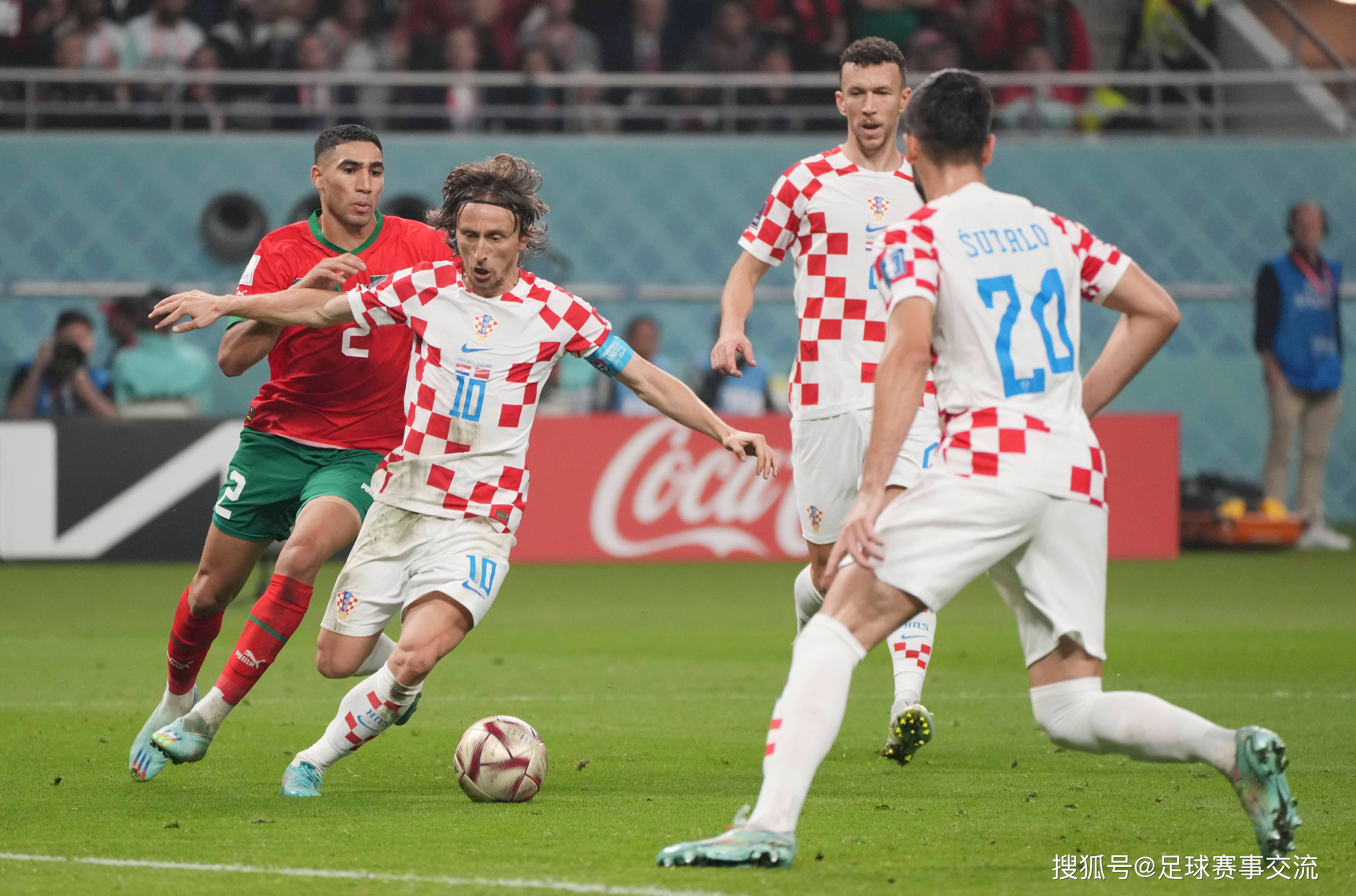 包含俄罗斯在主场备战克罗地亚欧洲杯预选赛，积极备战态势显著的词条