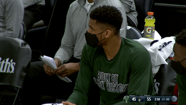 上海队逆转雄鹿，戈贝尔点燃赛场