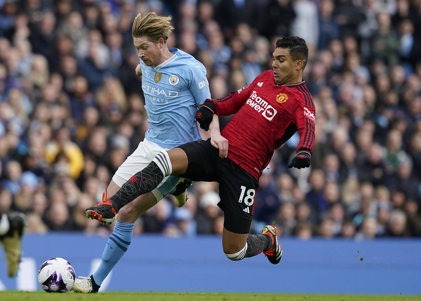 包含克里斯塔尔瓦主场不敌比利亚雷亚尔，错失良机的词条