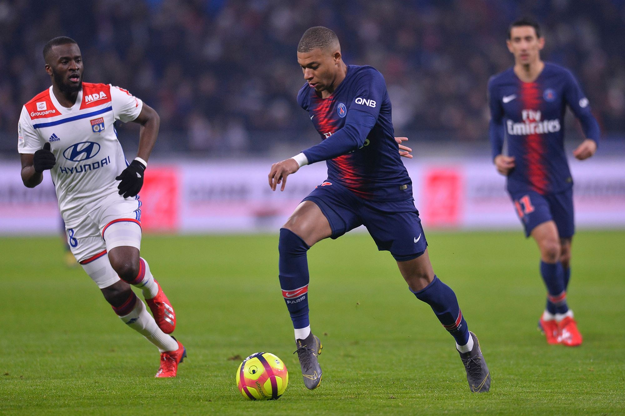 包含阿尔维斯加盟里昂，将为球队注入新活力的词条